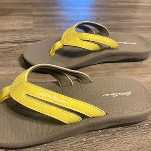 EUC EDDIE BAUER Comfort Flip Flops Sandals 9